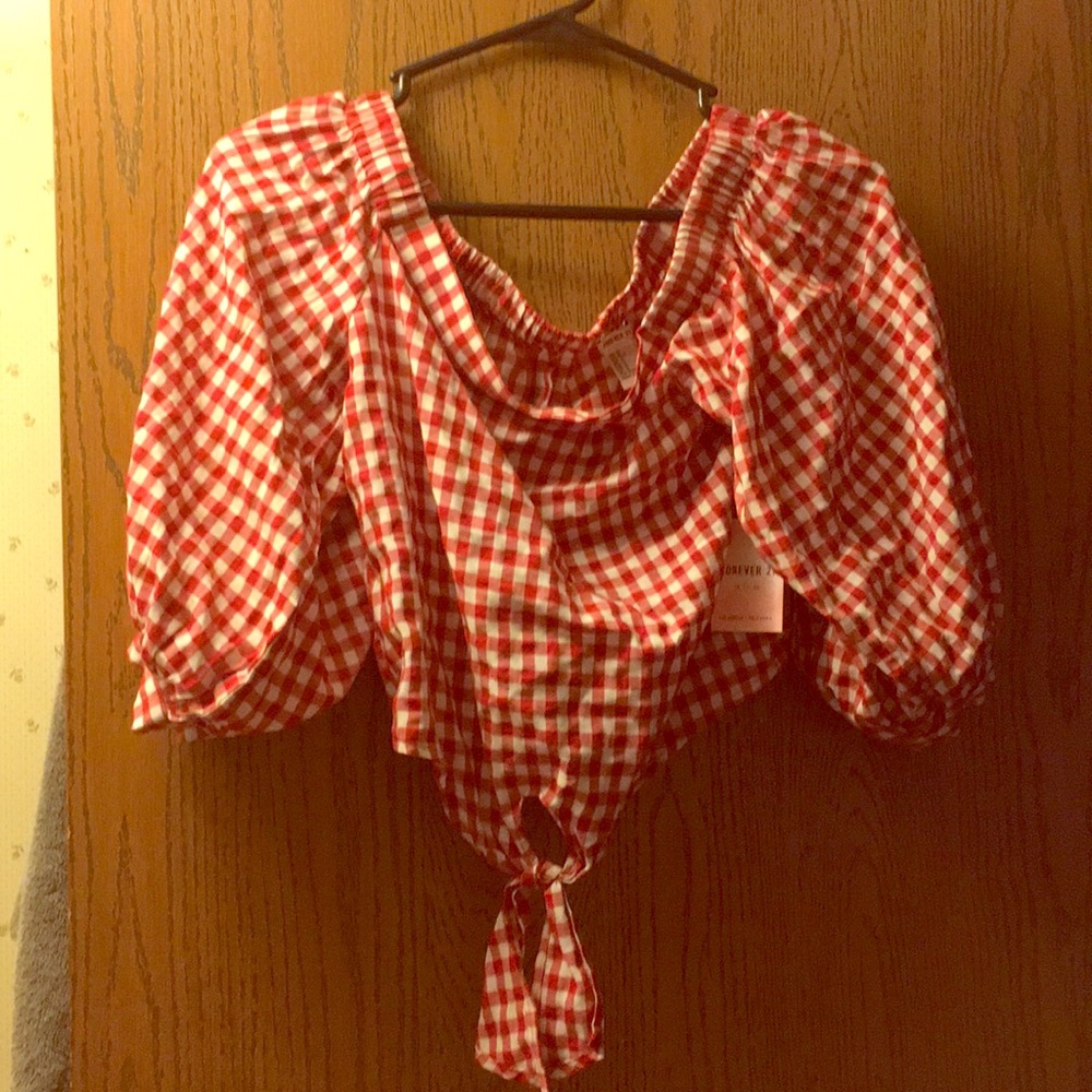 Super cute off the shoulder crop top never worn